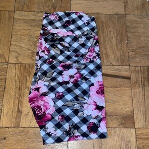 Lularoe pink flower TC leggings